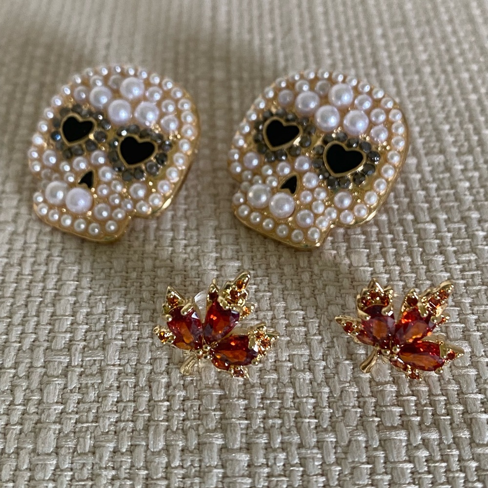 Pearl Skull and Leaf Earrings Set